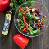 Лёгкий и полезный салатик из жареных перцев, маслин и сыра феты